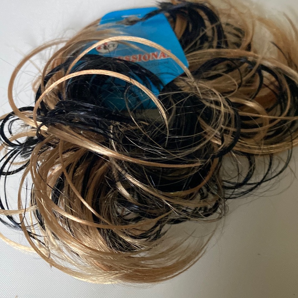 NWT Hair Poof